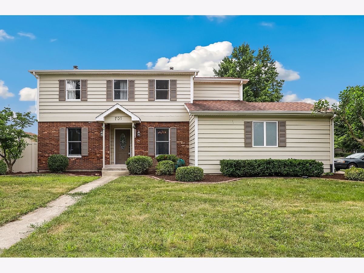  For Sale Shorewood Illinois, 701 Deerwood Drive