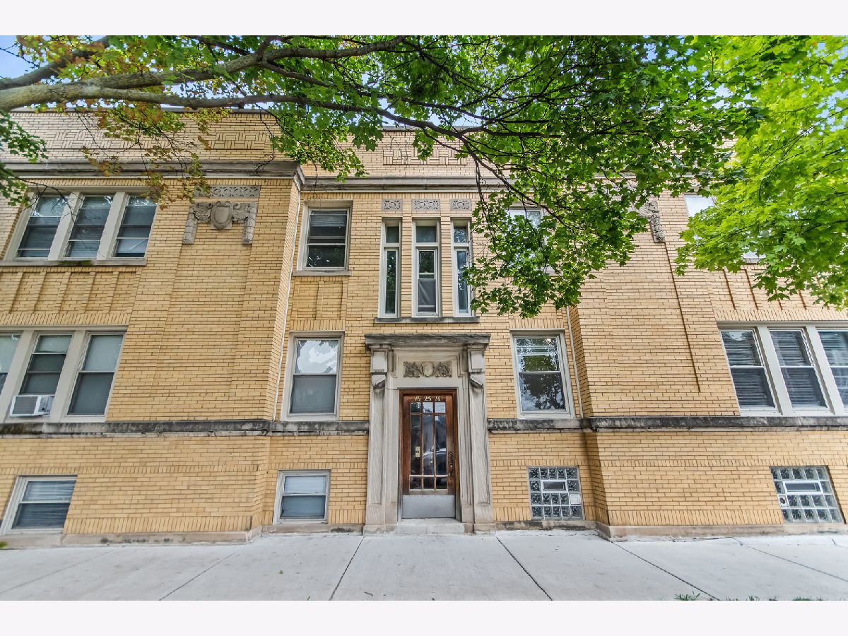  For Sale Chicago Illinois, 2514 North Shore Avenue