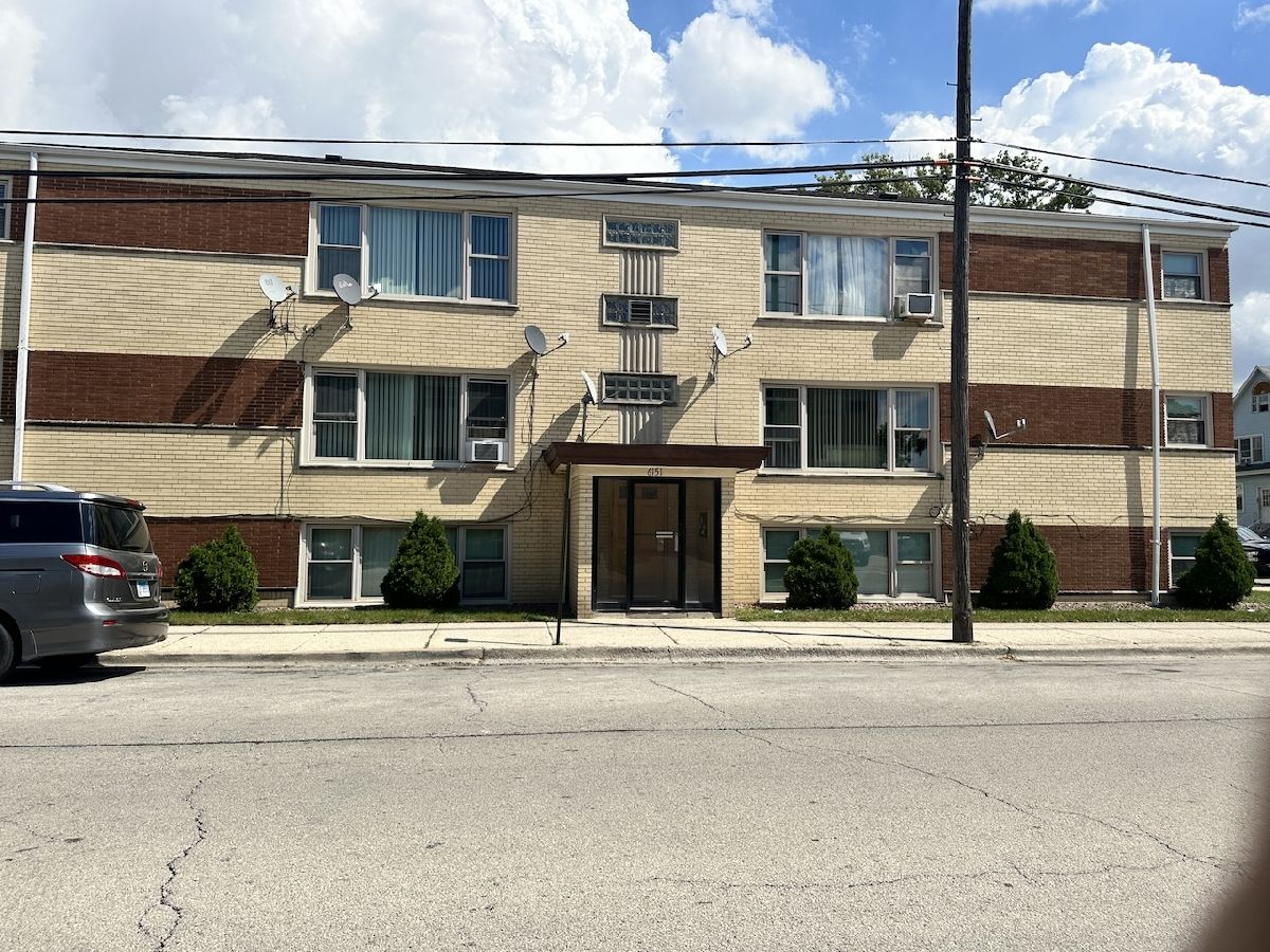  Rented Summit Illinois, 6151 76th
