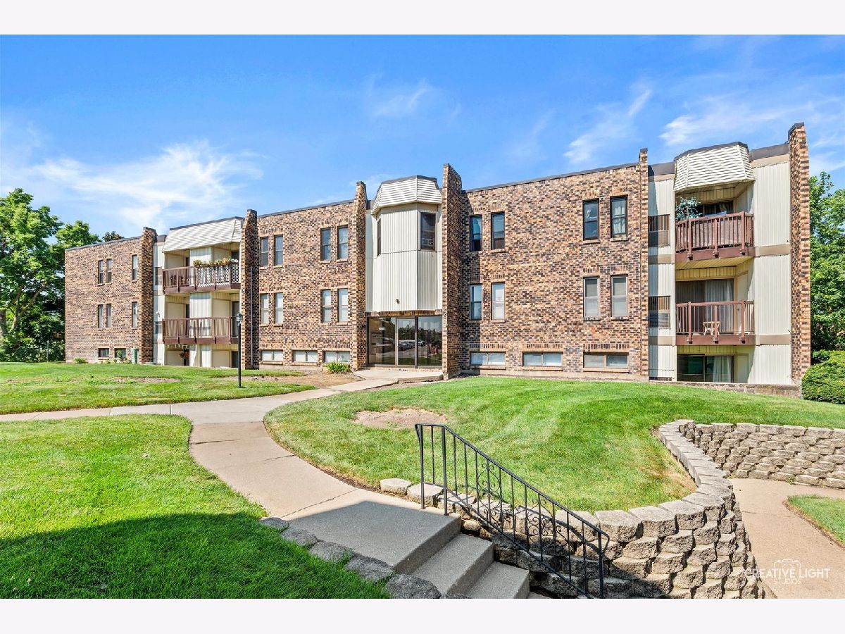  For Rent Woodridge Illinois, 2220 Country Club
