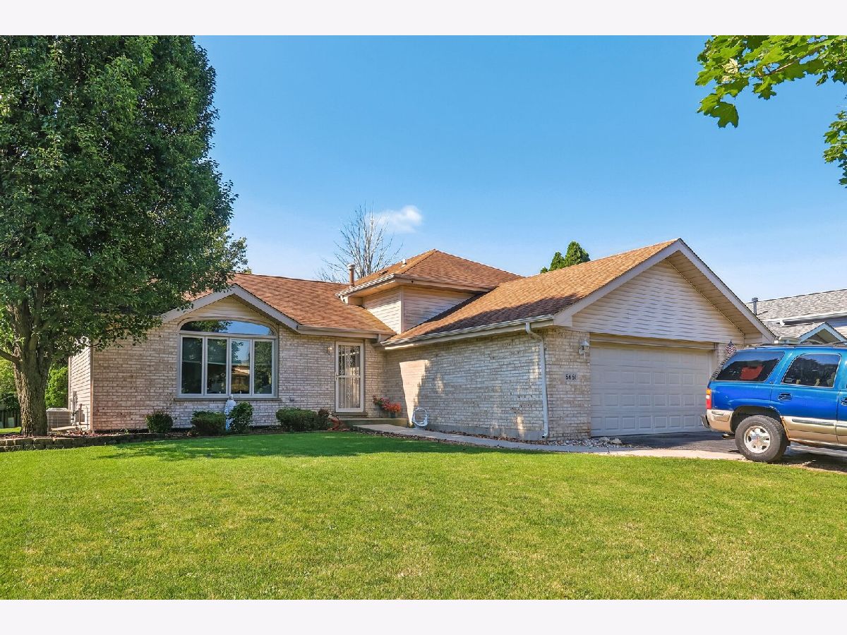 Townhomes & Condos & Homes For Sale Broken Arrow Lockport Illinois, 16661 Oneida Drive