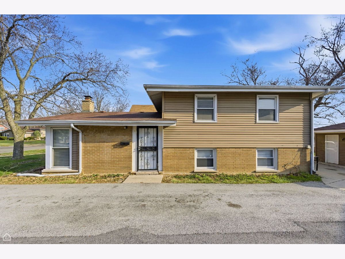  For Sale Country Club Hills Illinois, 16743 Butterfield Drive