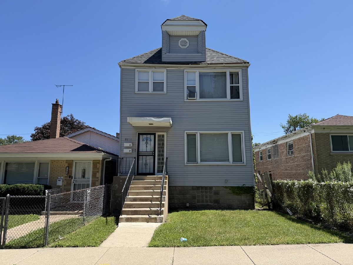  For Sale Chicago Illinois, 9211 Clyde Avenue
