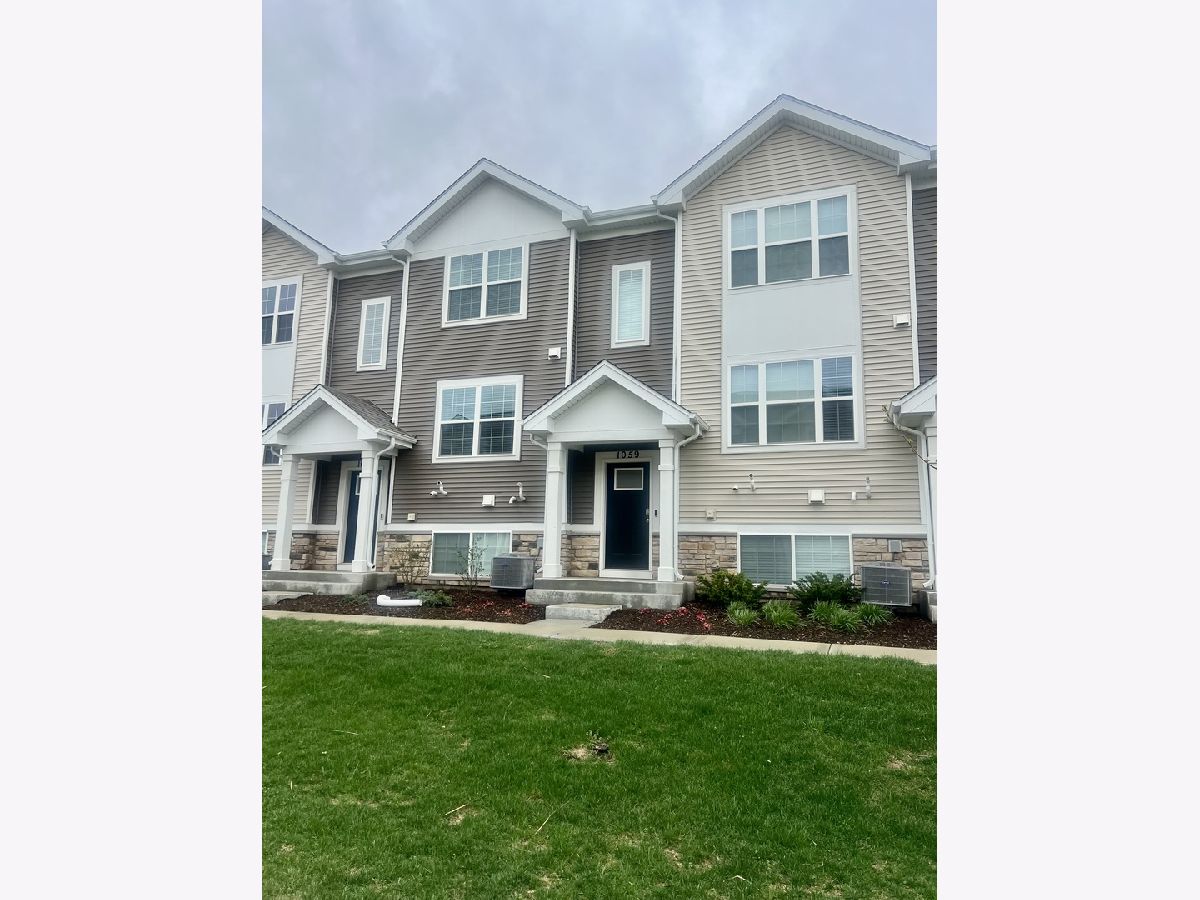  Rented Hampshire Illinois, 1059 Briar Glen