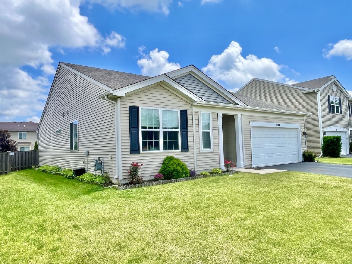 Townhomes & Condos & Homes Sold Cambridge Lakes Pingree Grove Illinois, 1074 Chestnut
