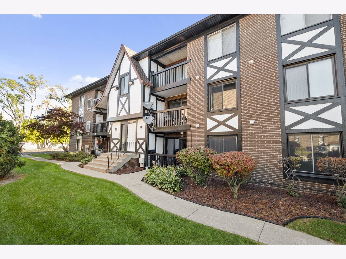  For Rent Crestwood Illinois, 13616 Lamon