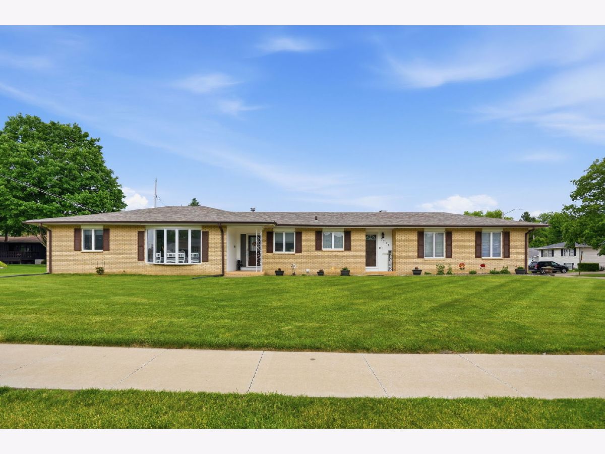  For Sale East Moline Illinois, 3701 Kennedy Drive