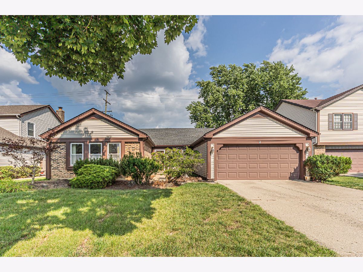 Homes Rented Highland Grove Buffalo Grove Illinois, 5 Newtown