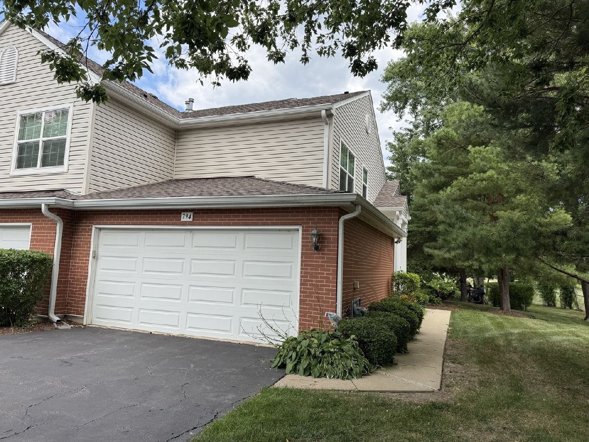 Townhomes & Homes For Rent Roseglen Buffalo Grove Illinois, 794 Old Checker