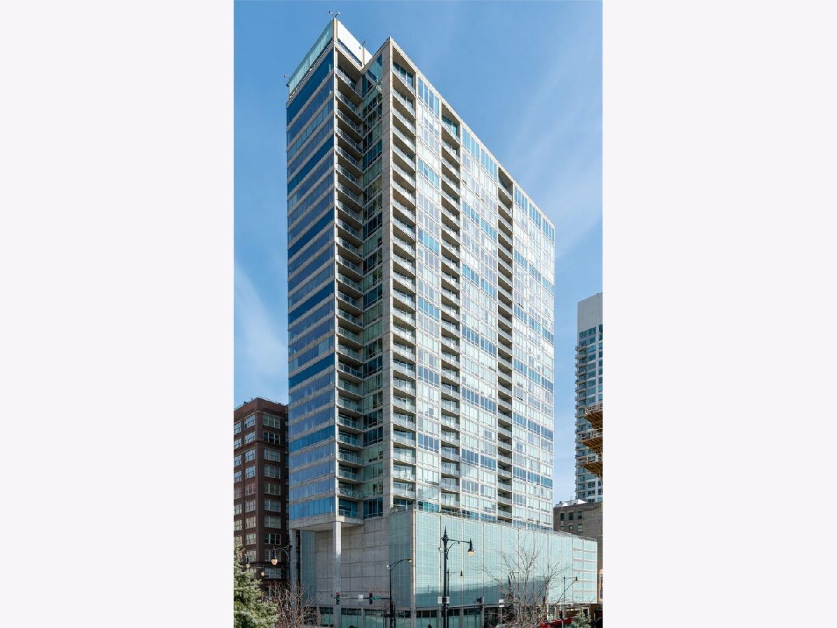  For Sale Chicago Illinois, 611 Wells Street