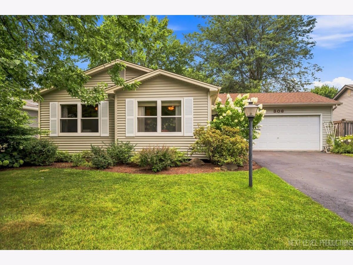  For Sale North Aurora Illinois, 306 Pin Oak Drive
