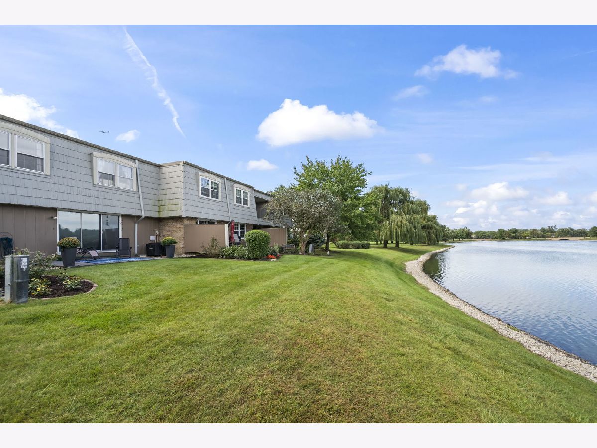  For Sale Elk Grove Village Illinois, 670 Versailles Circle