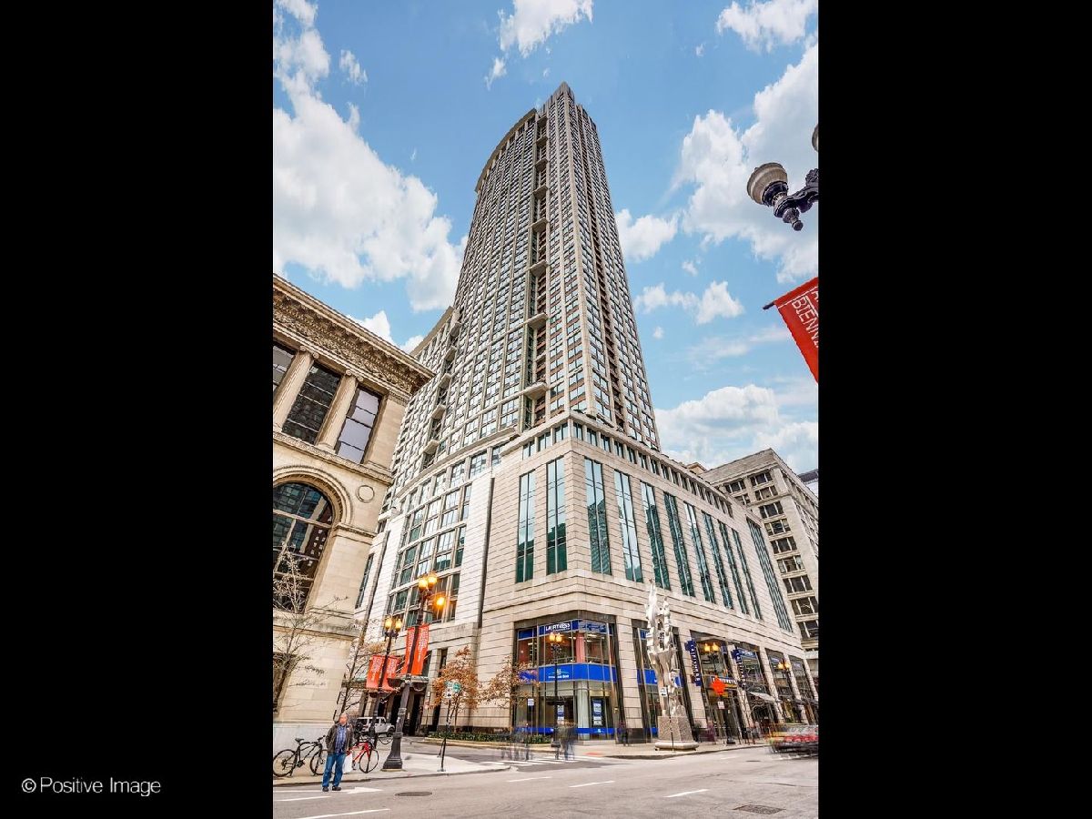 Condominiums For Sale Heritage At Millennium Park Chicago Illinois, 130 Garland Court
