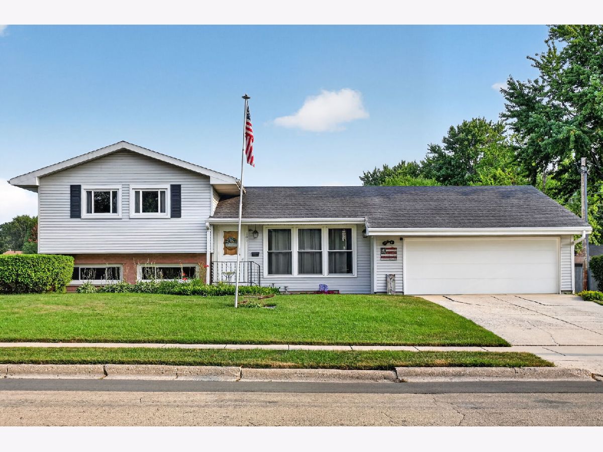  For Sale Rochelle Illinois, 101 Joanne Lane