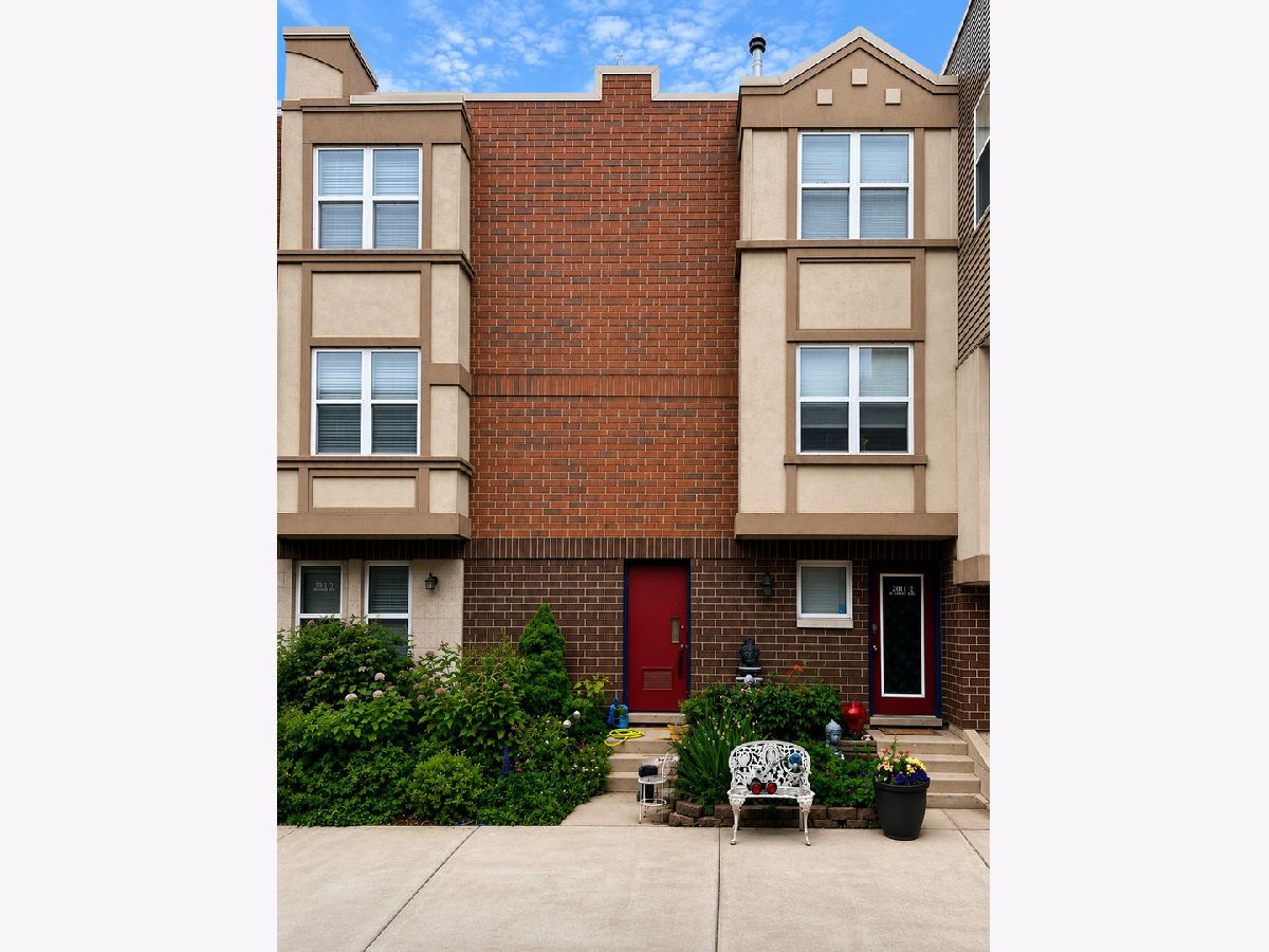  For Sale Chicago Illinois, 2011 Chase Avenue