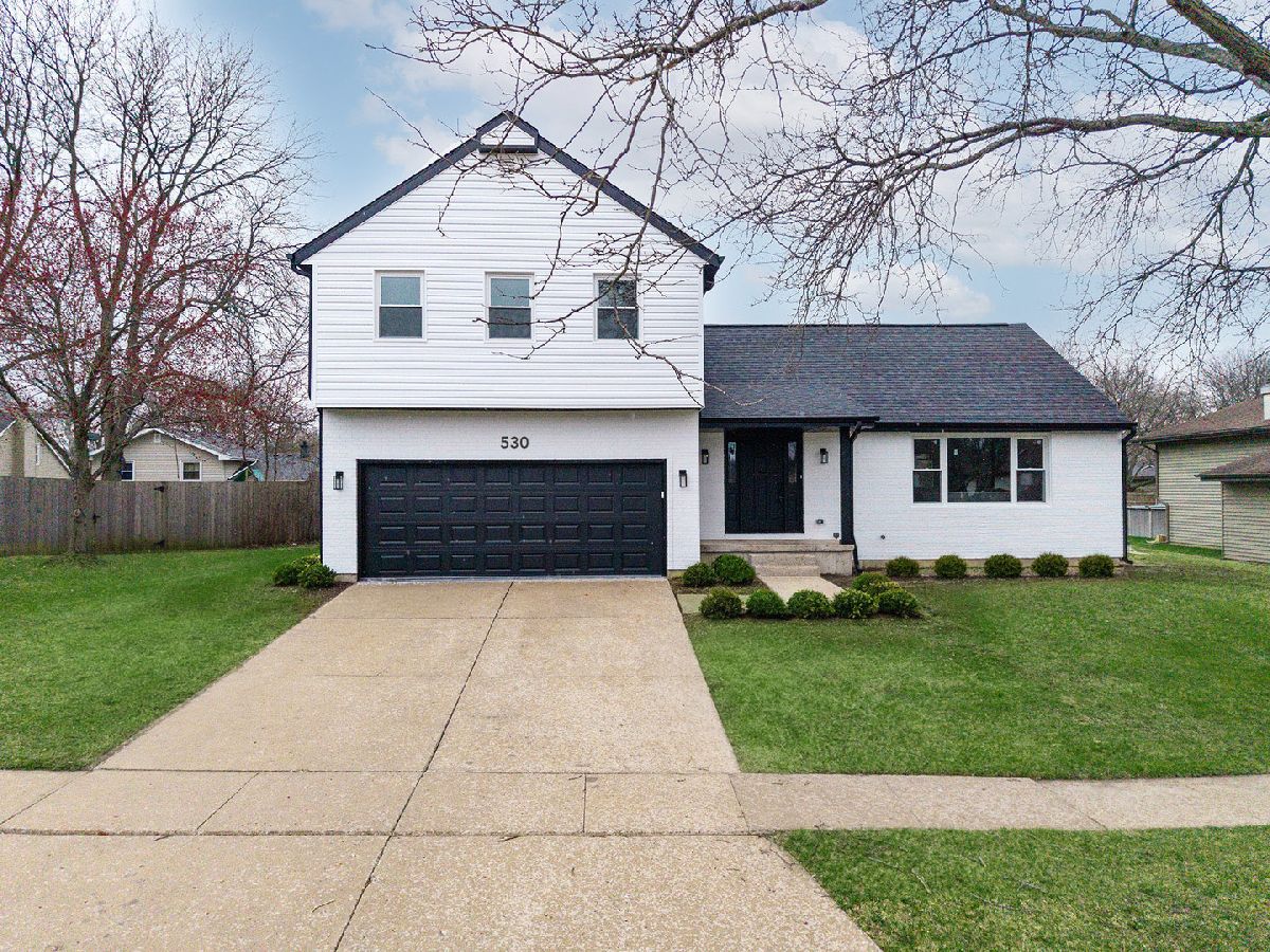  For Sale Elgin Illinois, 530 Cumberland Trail