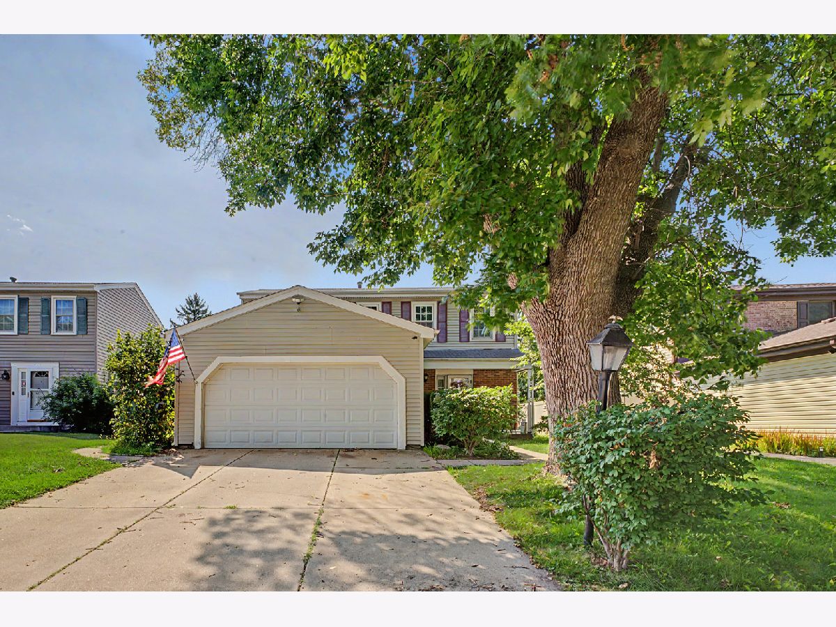 For Sale Roselle Illinois, 520 Dover Drive