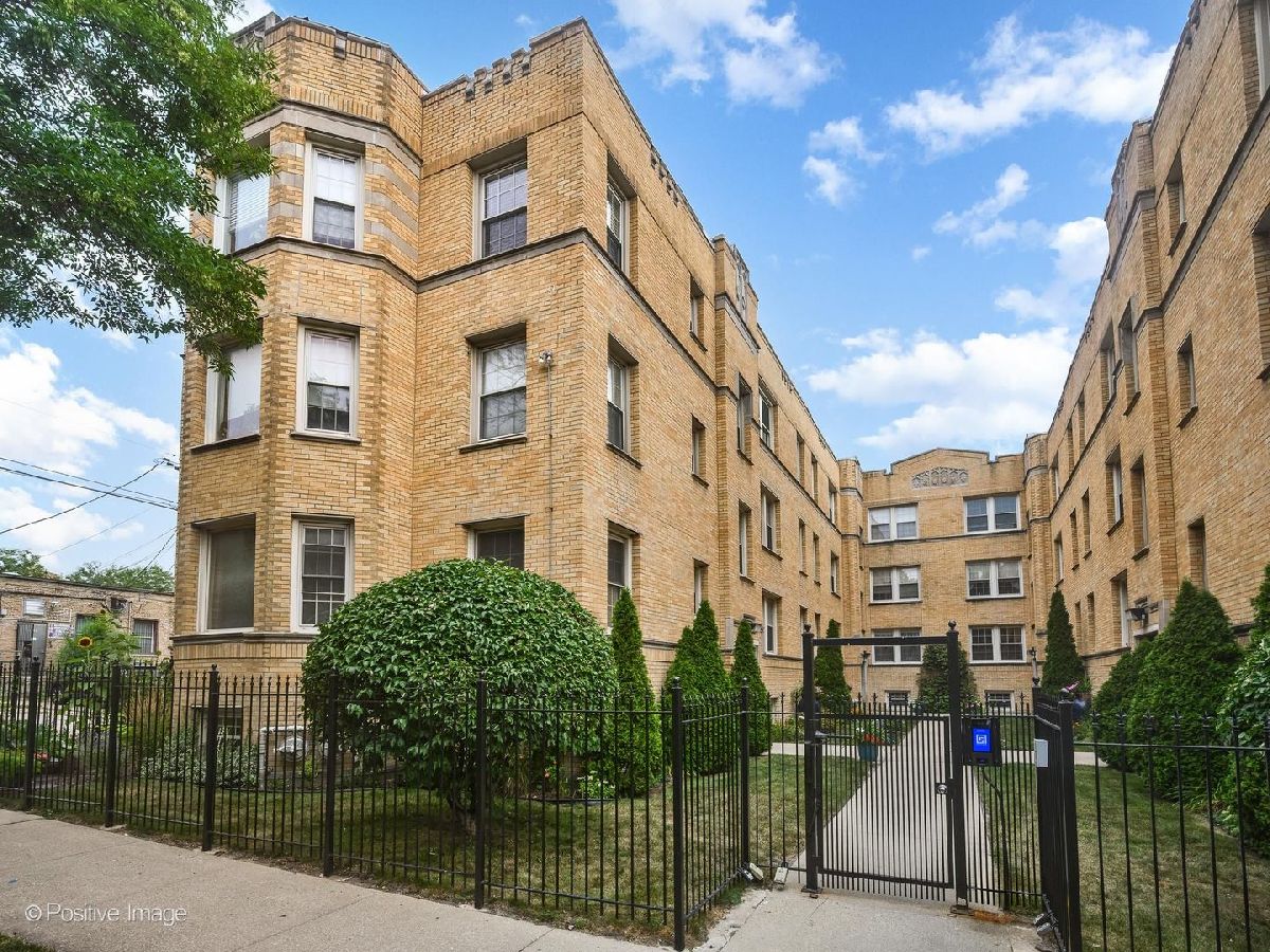 Condos & Townhomes For Sale Waverly On Wallen Chicago Illinois, 1622 Wallen Avenue
