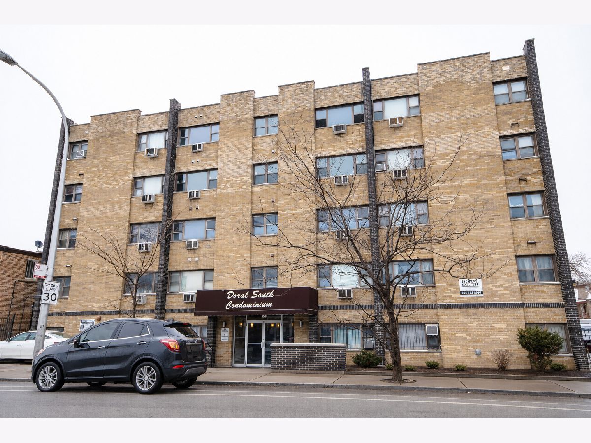 For Sale Chicago Illinois, 7854 South Shore Drive