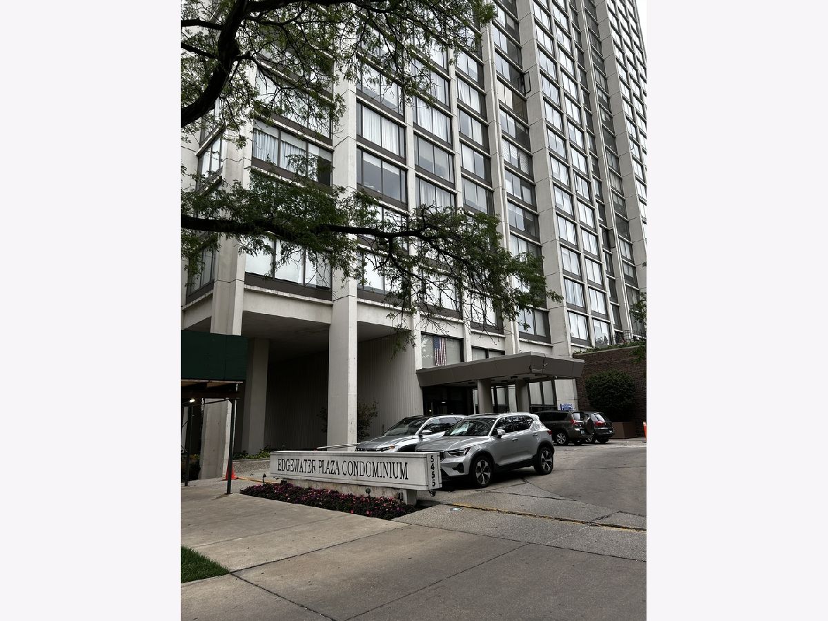  For Sale Chicago Illinois, 5455 Sheridan Road