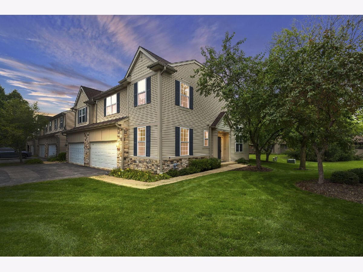 Townhomes For Sale Cherry Creek Grayslake Illinois, 828 Amelia Court