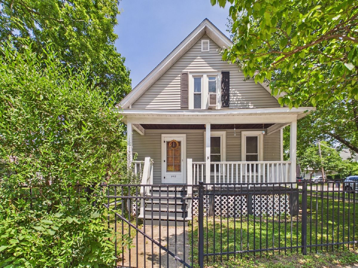  For Sale Elgin Illinois, 952 Larkin Avenue