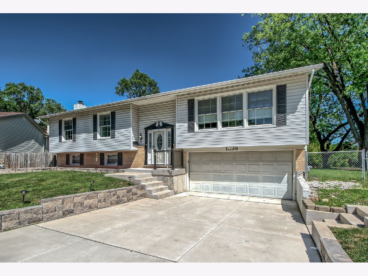  For Sale Hanover Park Illinois, 1099 Stratford Lane