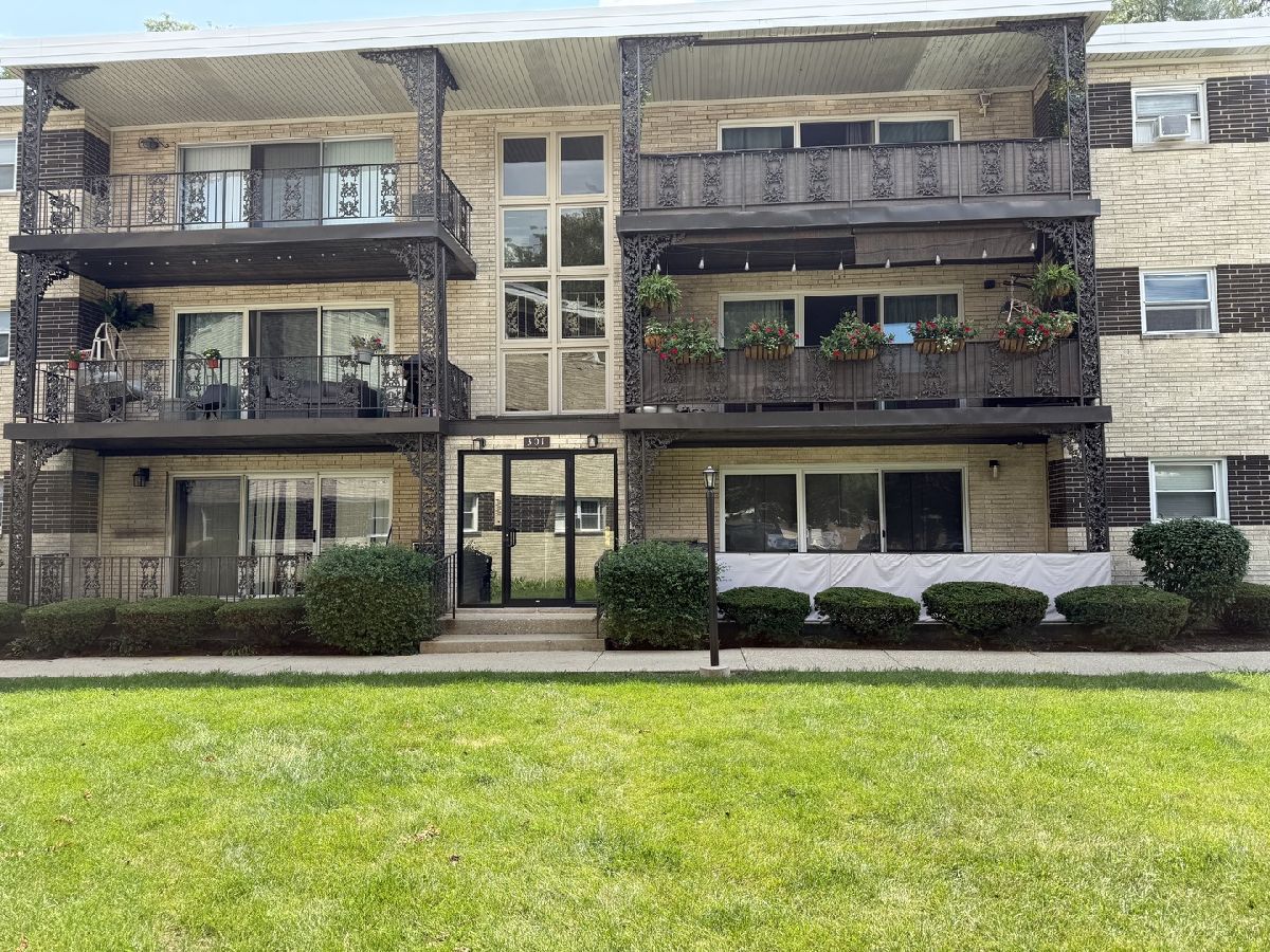  For Sale La Grange Illinois, 301 E. Plainfield Avenue