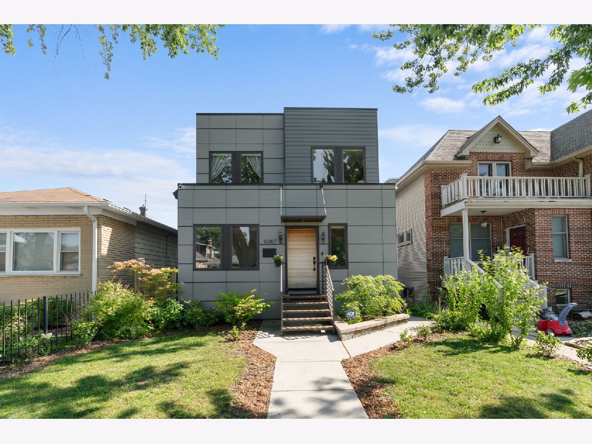  For Sale Chicago Illinois, 5047 Winnemac Avenue