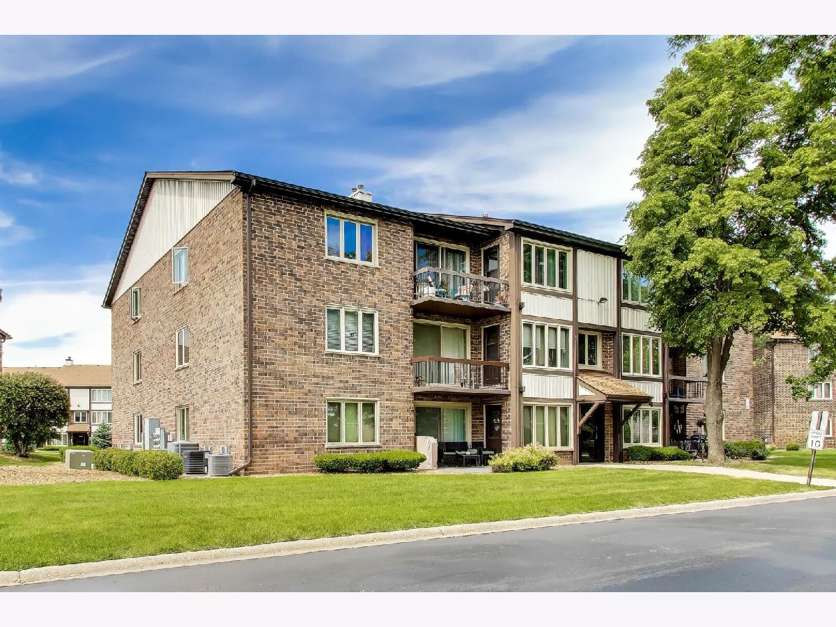  For Sale Crestwood Illinois, 4932 Circle Court