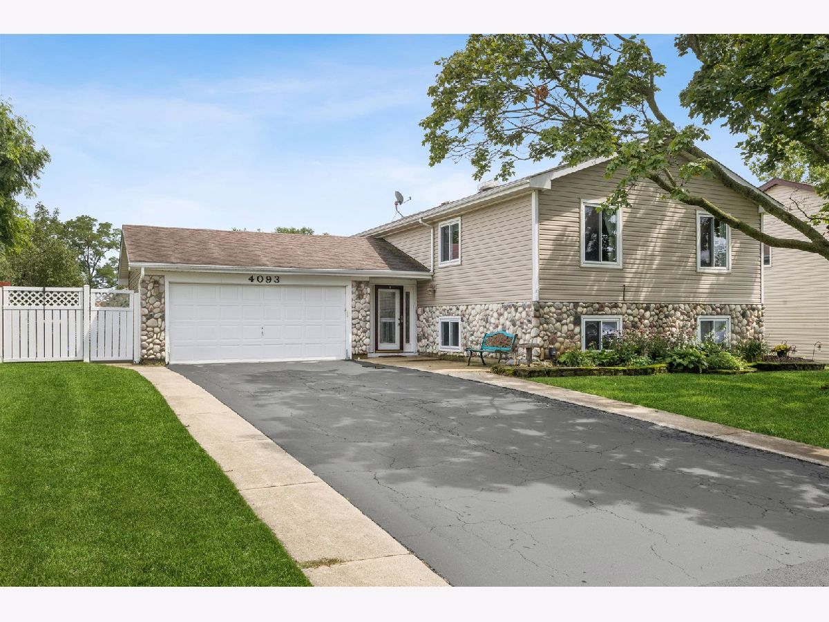 Homes & Condos & Townhomes For Sale Woodlake Trails Hanover Park Illinois, 4093 Bayside Drive