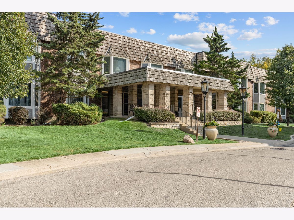  For Sale Park Ridge Illinois, 2300 Windsor Mall Court