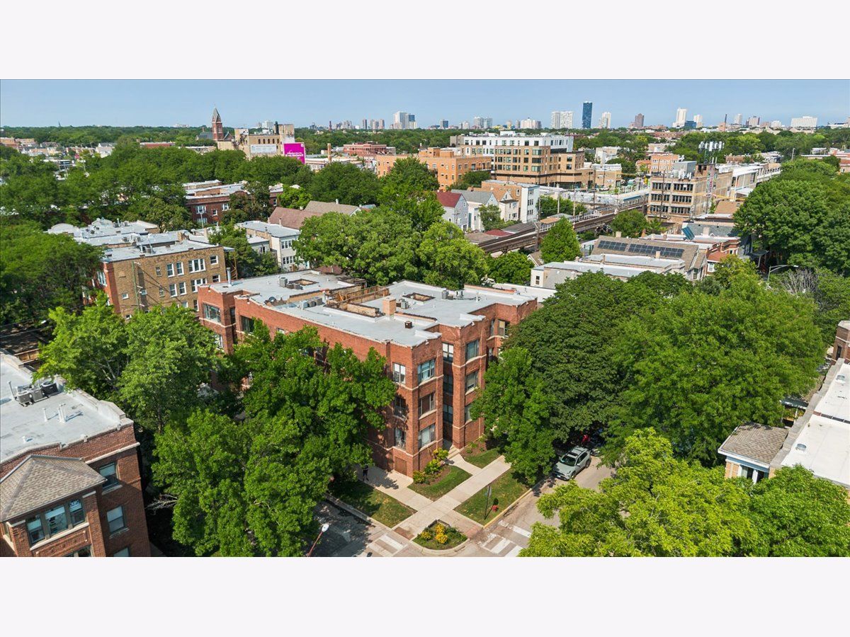  For Sale Chicago Illinois, 2456 Eastwood Avenue