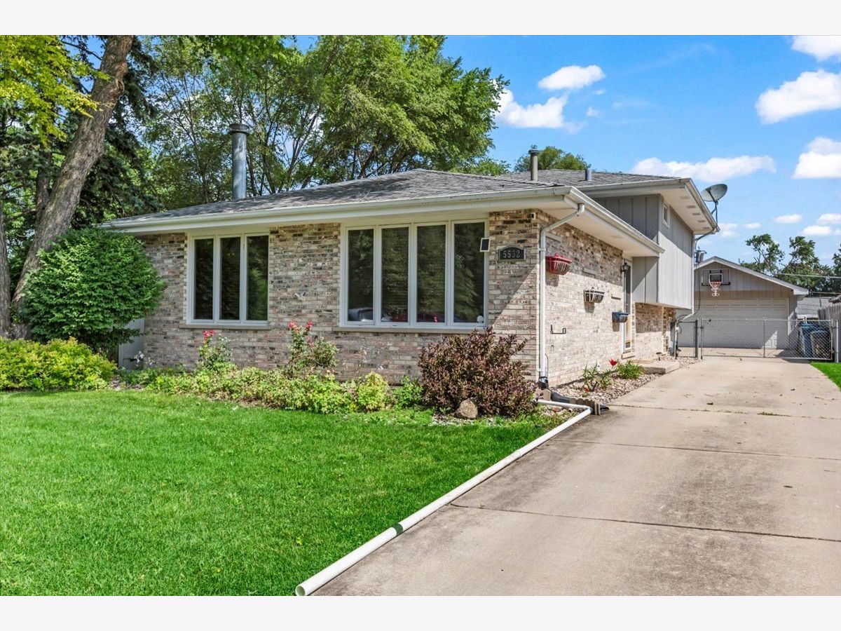  For Sale Crestwood Illinois, 5532 129th Street
