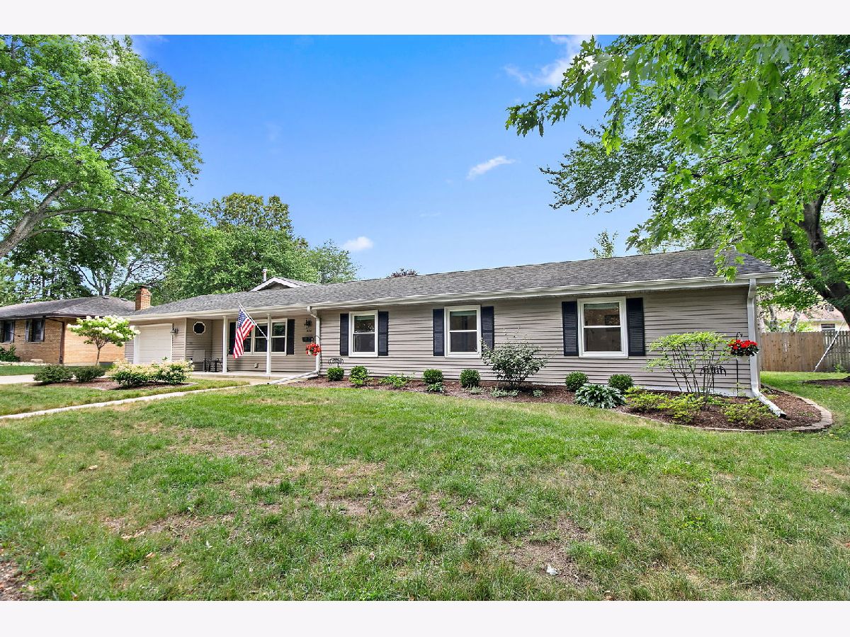  For Sale Sycamore Illinois, 826 Birchwood Drive