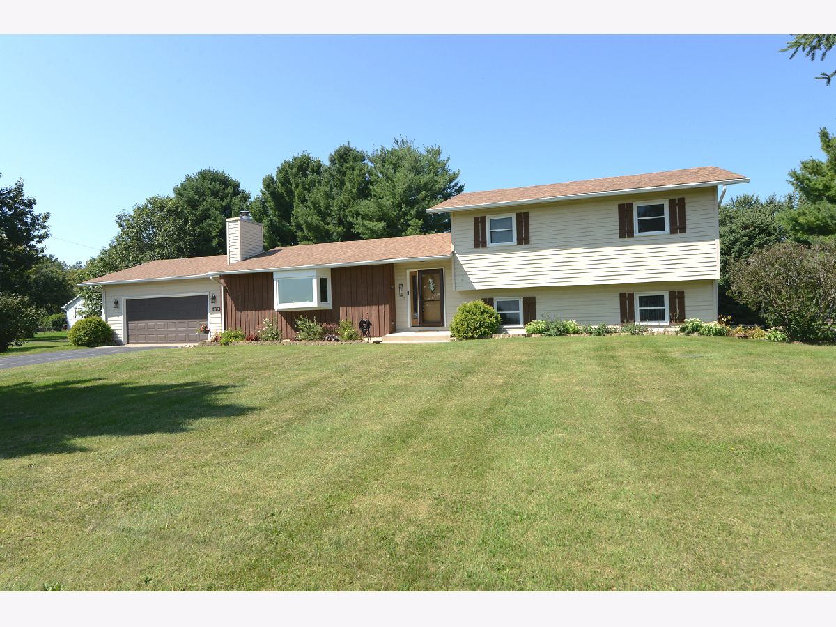  For Sale Harvard Illinois, 6715 Oak Grove Road