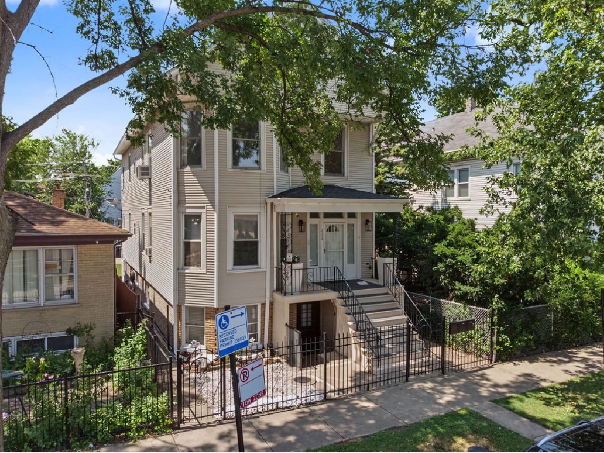  For Sale Chicago Illinois, 2304 Monitor Avenue
