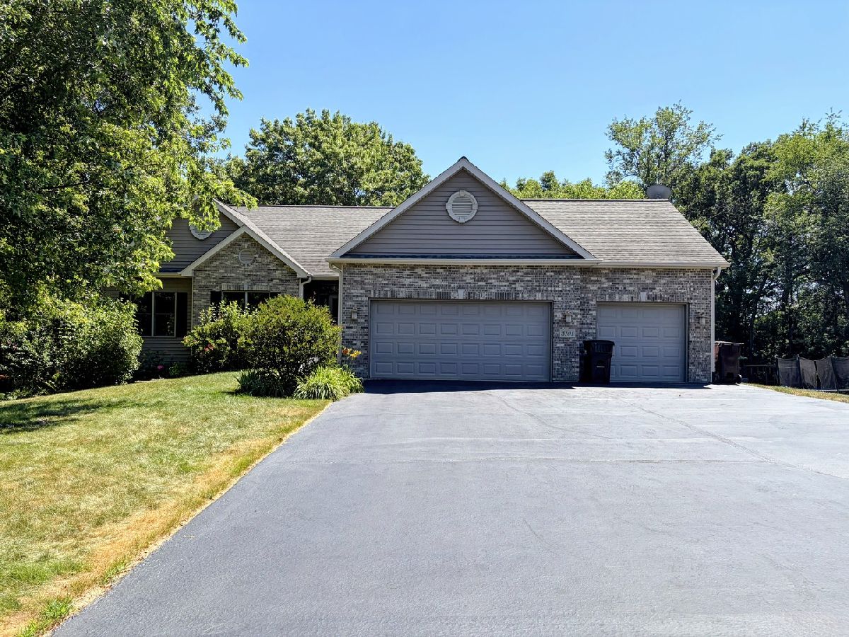  For Sale Richmond Illinois, 5101 Eagles Roost