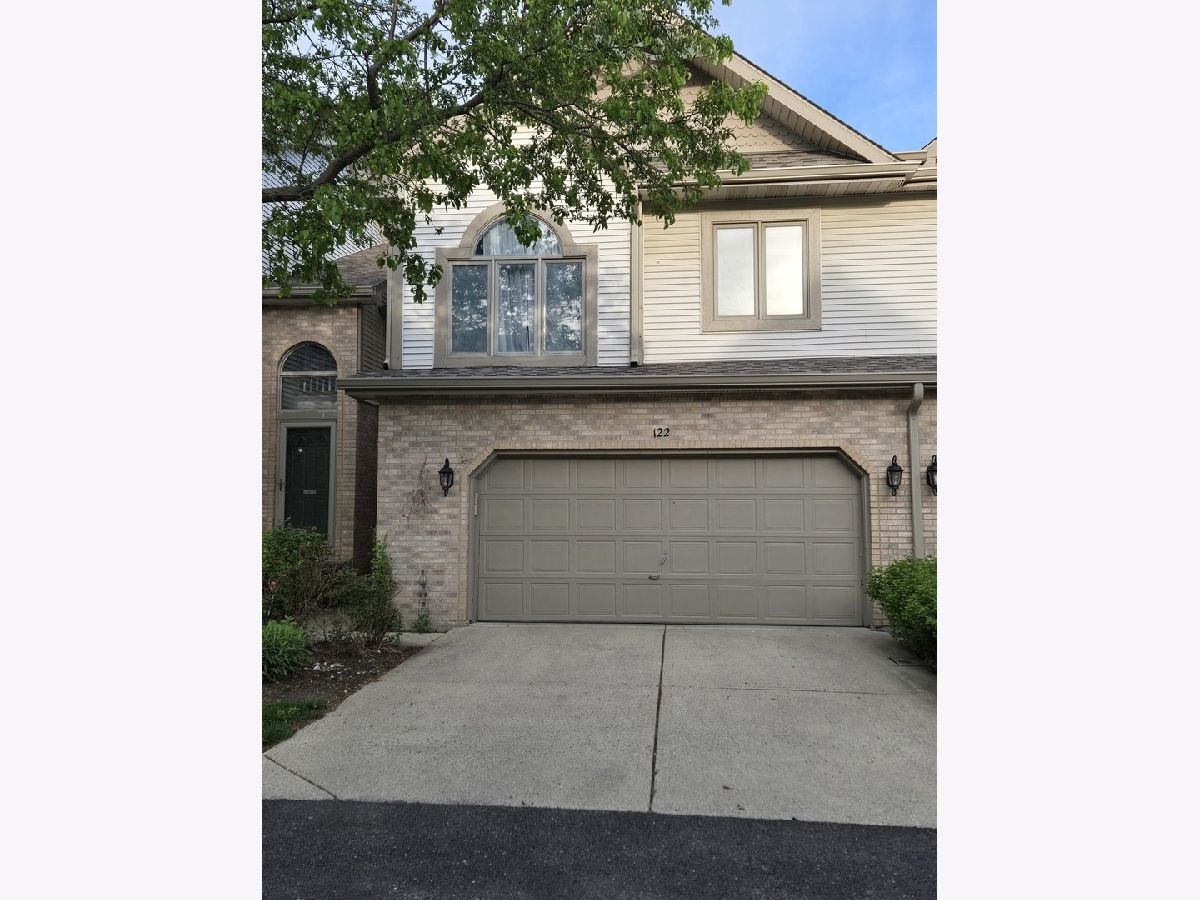  For Sale Itasca Illinois, 122 Schiller Place