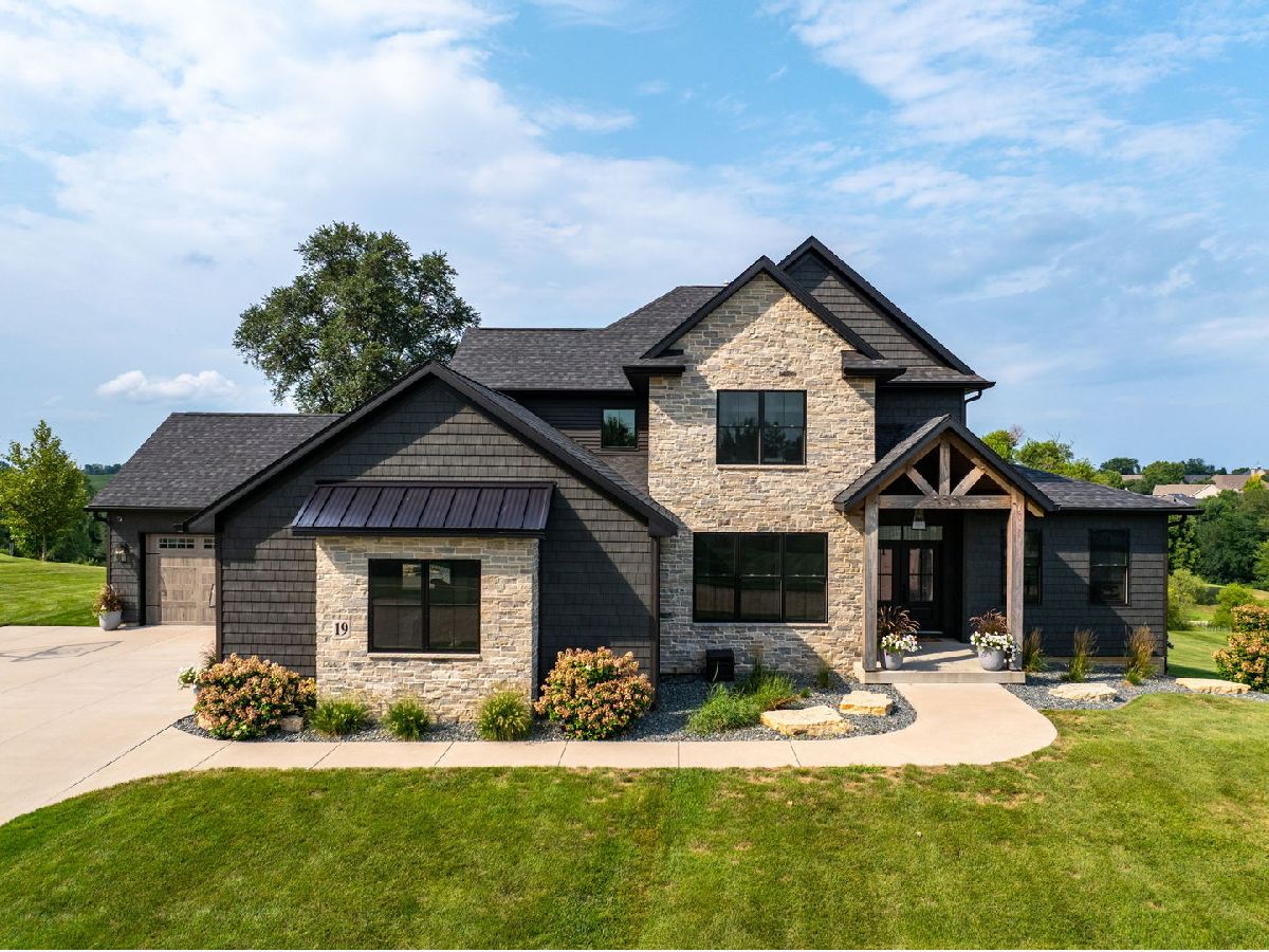  For Sale Leclaire Iowa, 19 Pebble Creek Circle