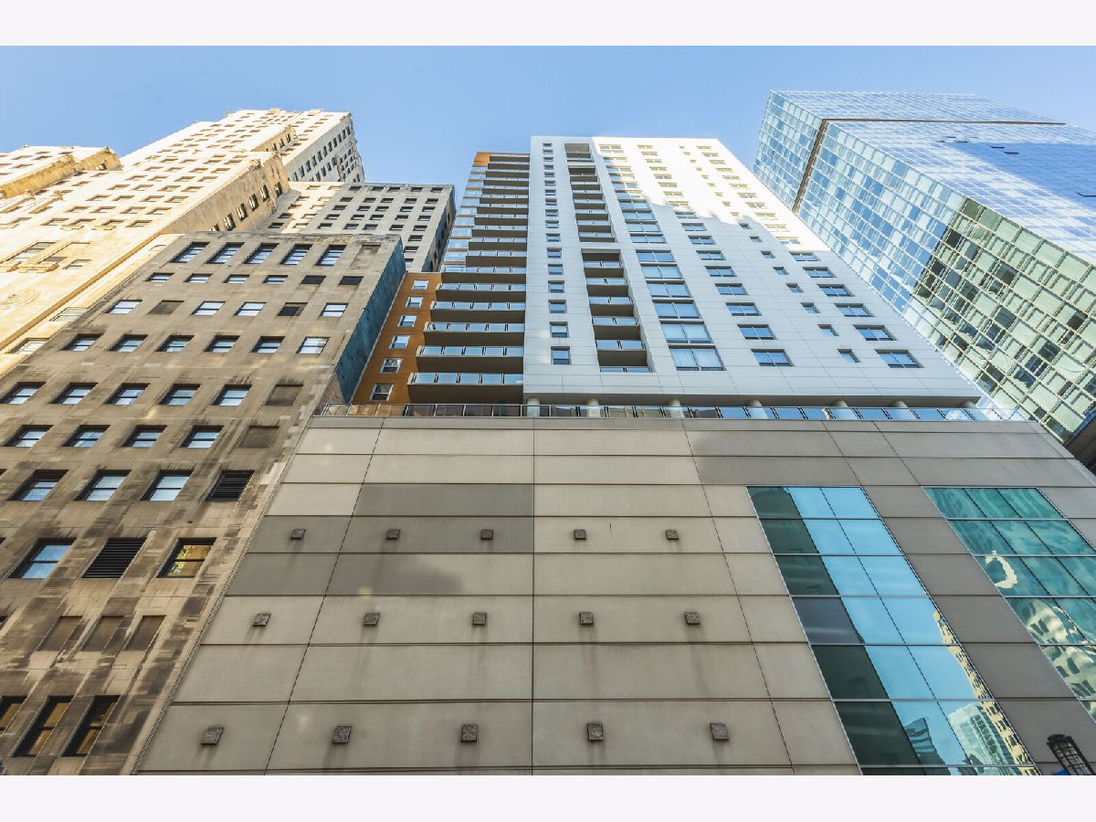 Condominiums For Rent Avenue East Chicago Illinois, 160 Illinois