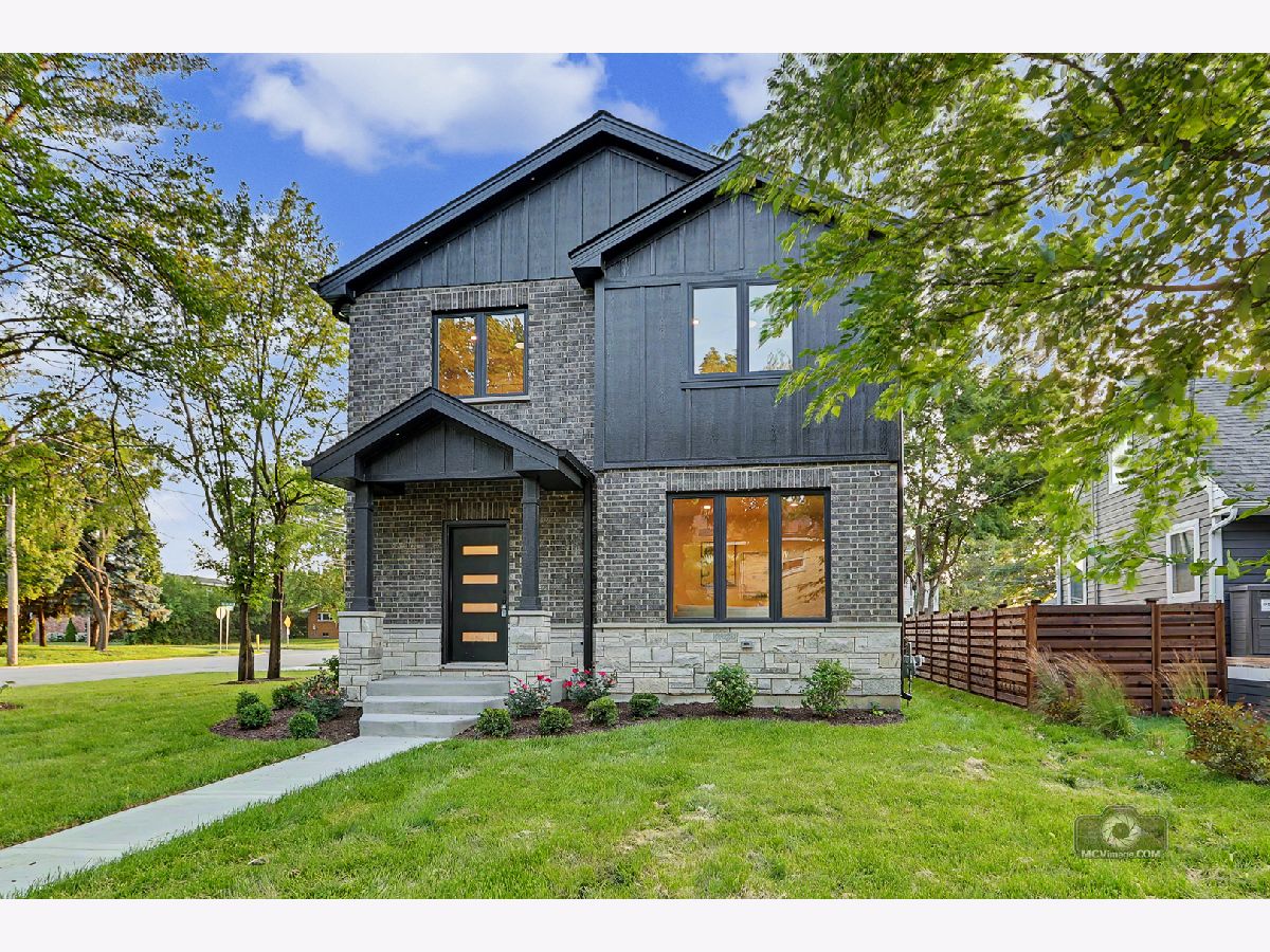  For Sale Countryside Illinois, 5604 7th Avenue