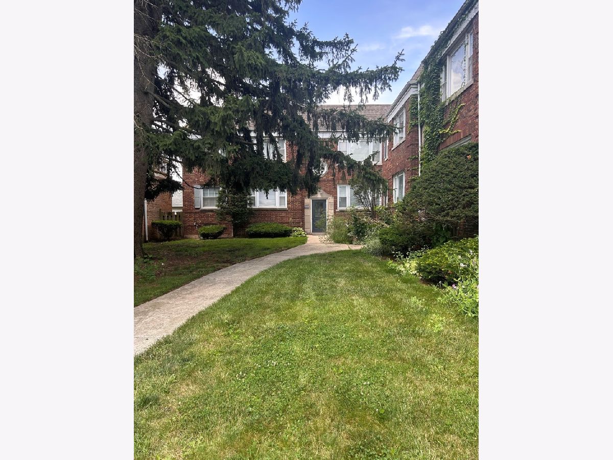 Homes & Condominiums Rented West Beverly Chicago Illinois, 10518 Artesian