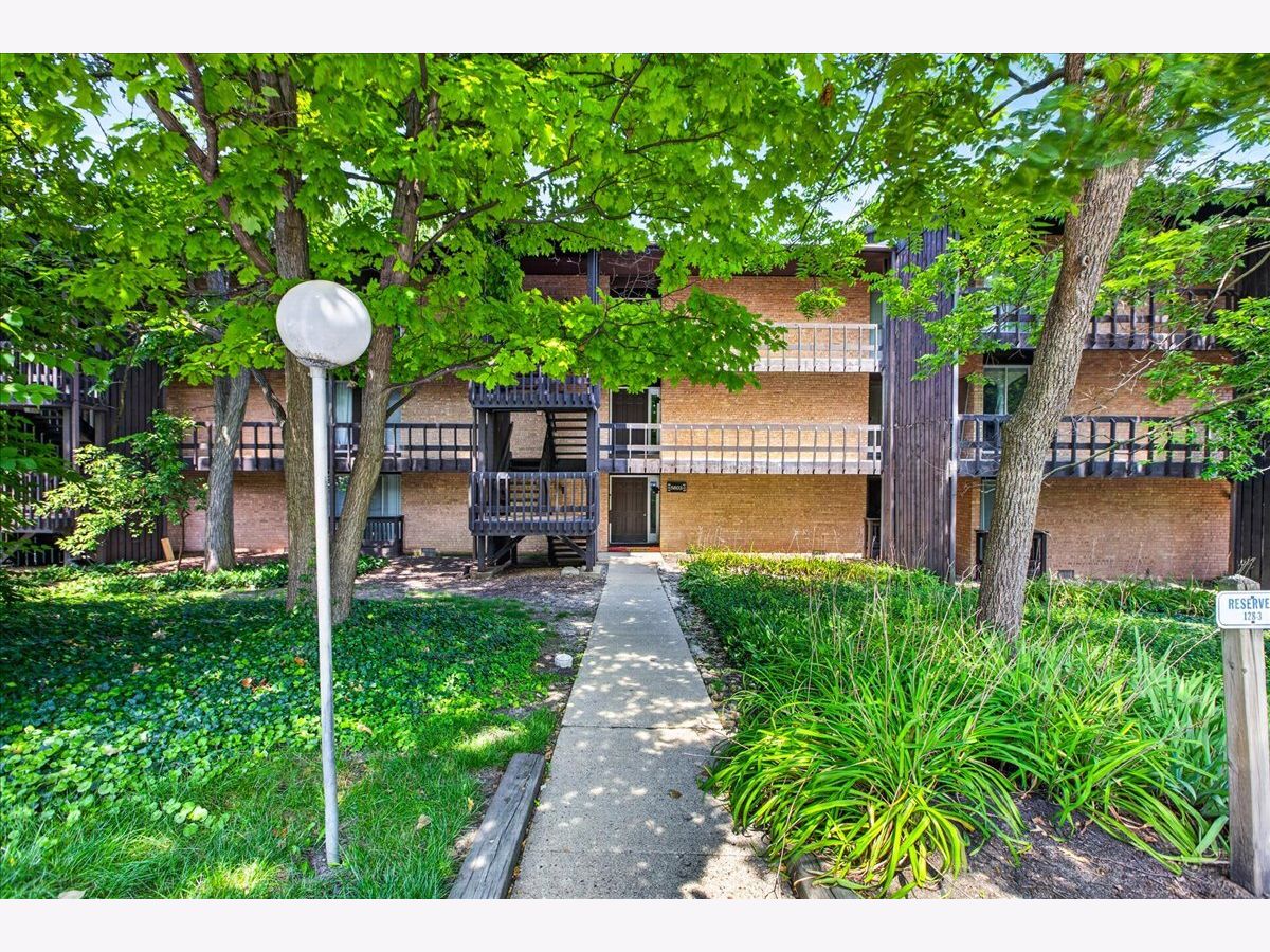  For Sale Lisle Illinois, 5603 Lakeside Drive