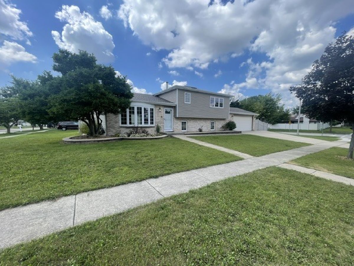  For Sale Romeoville Illinois, 793 Six Pines Drive