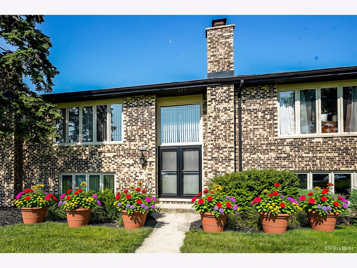 Townhomes & Condos For Sale Silver Lake Villas Orland Park Illinois, 15417 Aster Street