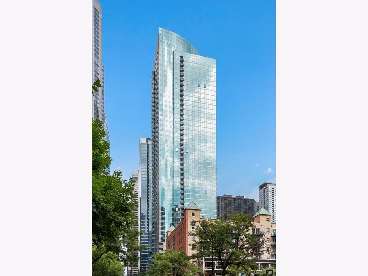 Condos & Townhomes For Sale Parkview Condominiums Chicago Illinois, 505 Mcclurg Court
