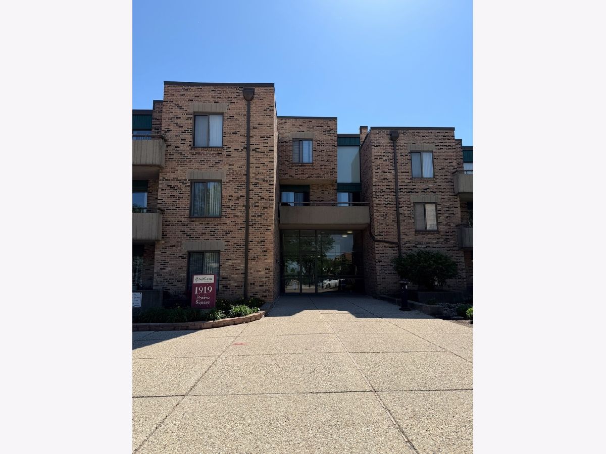Condos & Townhomes For Rent Hawthorn Estates Schaumburg Illinois, 1919 Prairie