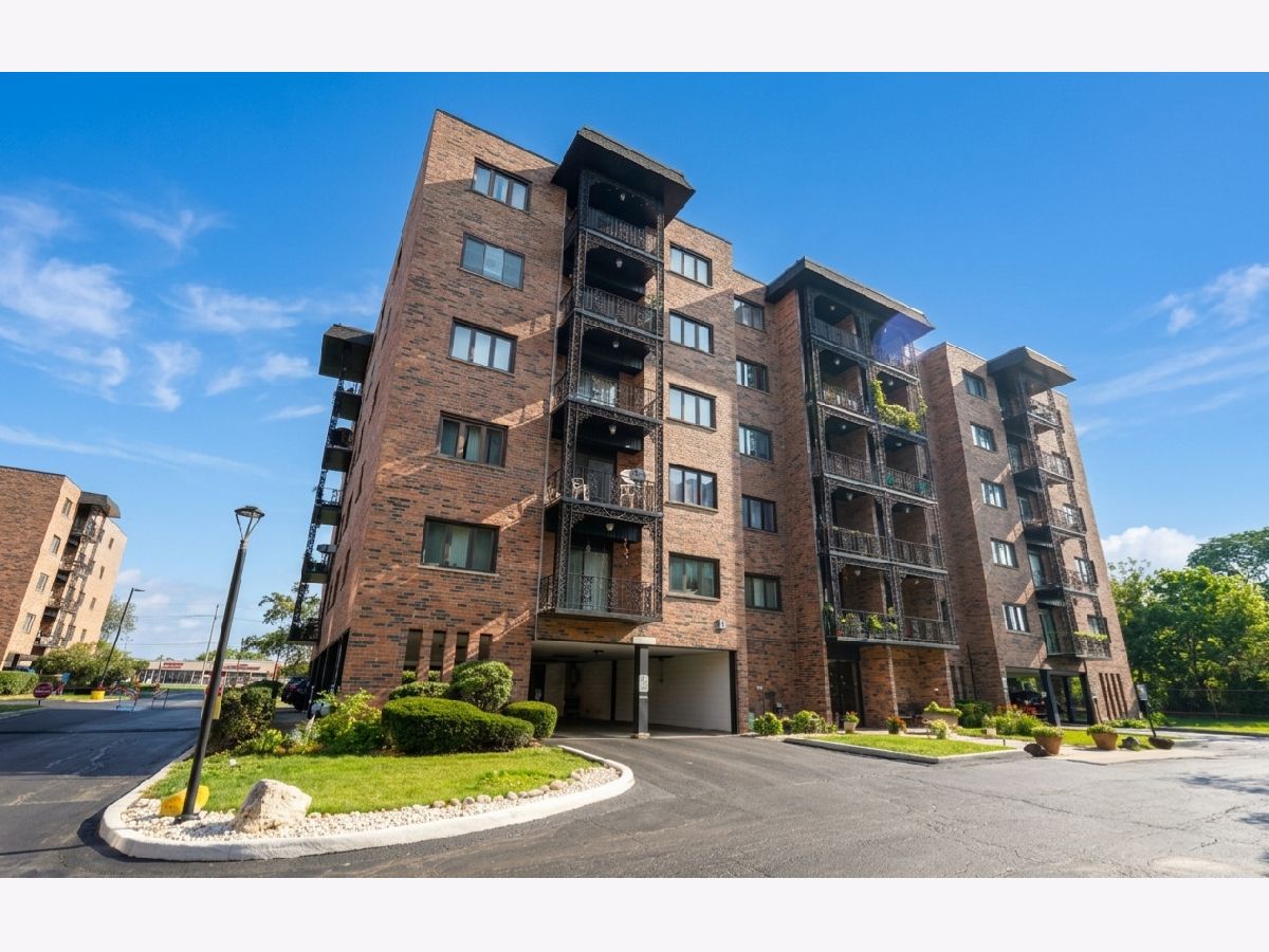  For Sale Des Plaines Illinois, 9332 Landings Lane
