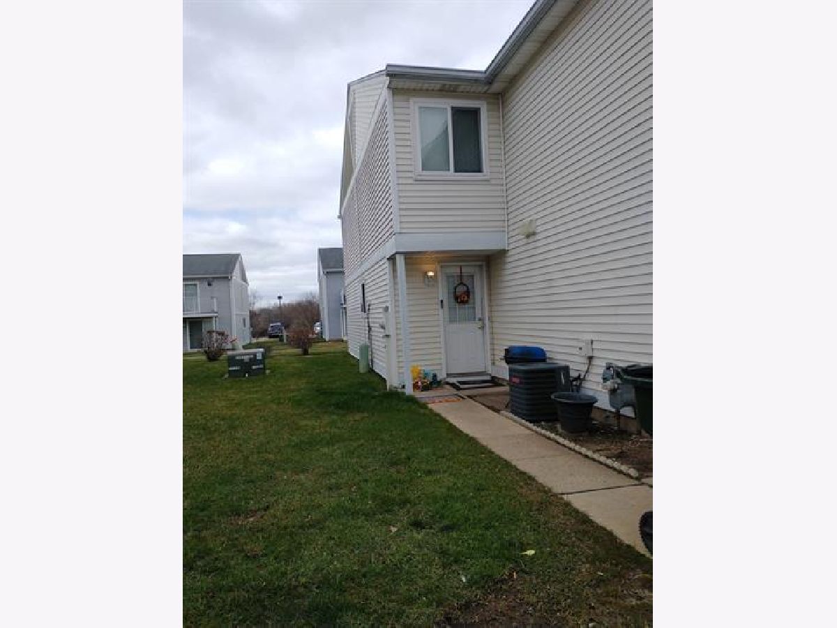  For Rent Round Lake Beach Illinois, 489 Meadow Green